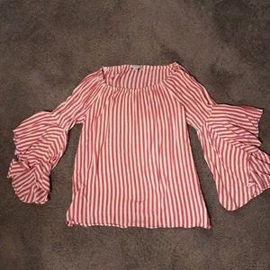 Blouse with flowy arms